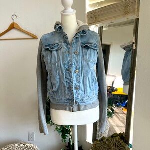 Women’s Hollister hybrid denim hoodie classic trucker jacket SMALL